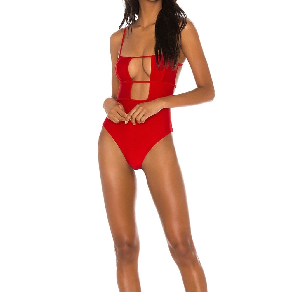 LOVEWAVE
Liz One Piece In Red